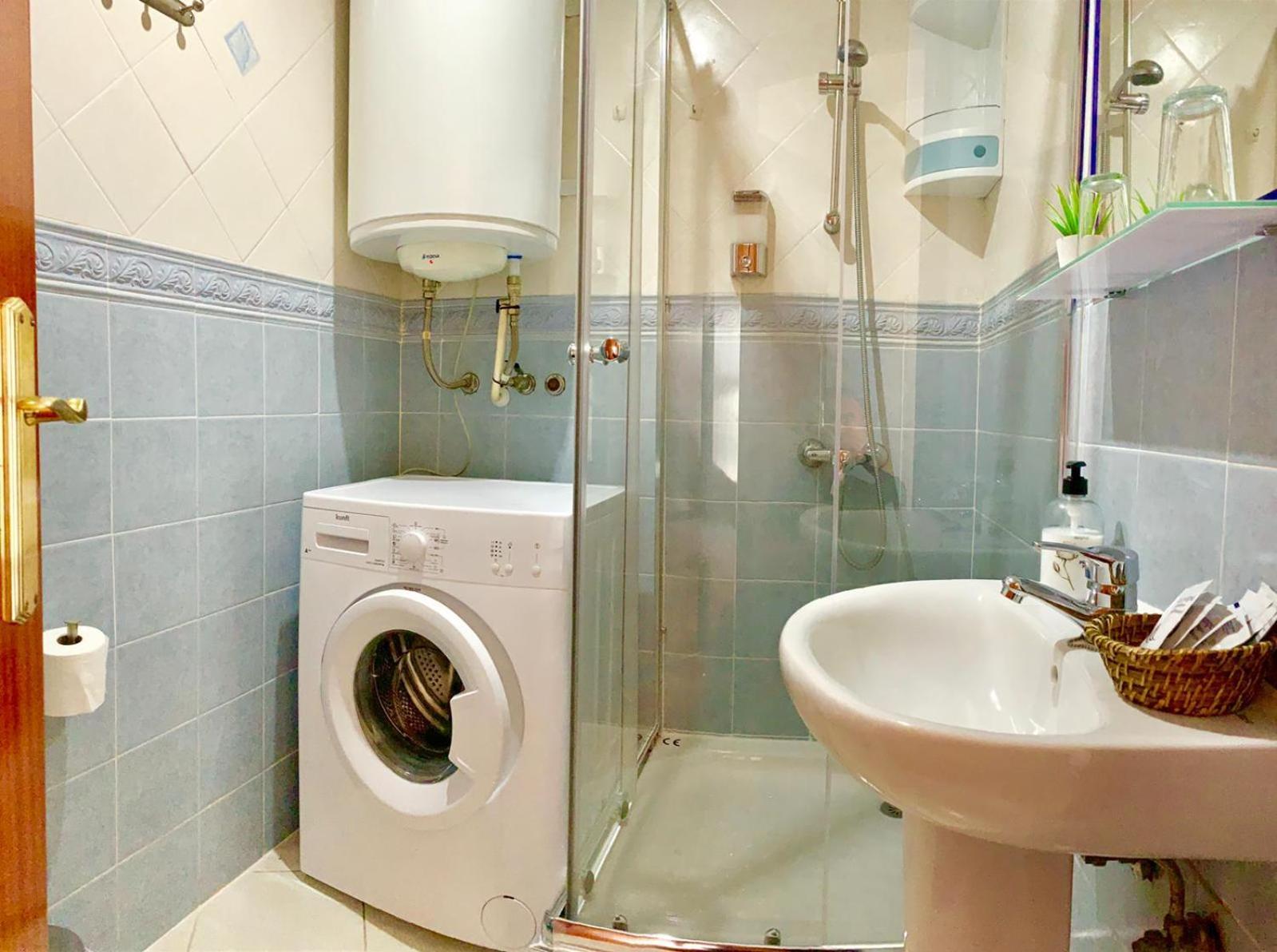 Apartamento Capri Los Boliches Wifi Gratis Beach 100M Фуeнхирола Екстериор снимка