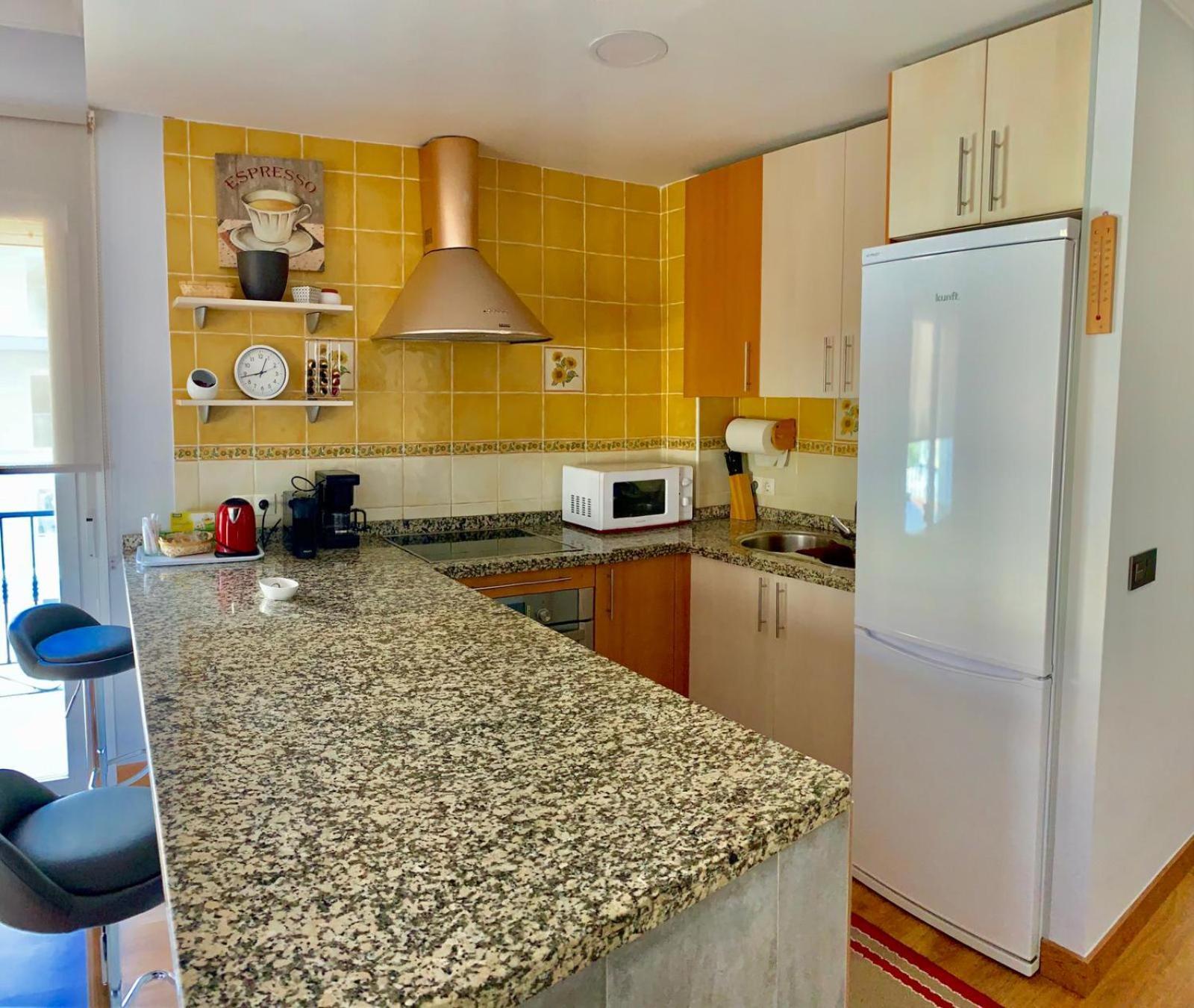 Apartamento Capri Los Boliches Wifi Gratis Beach 100M Фуeнхирола Екстериор снимка