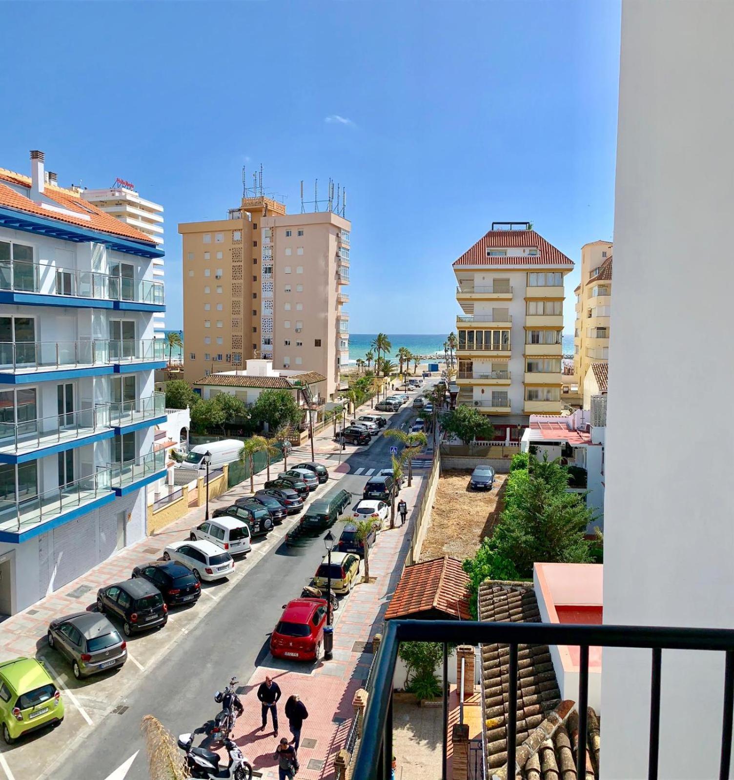 Apartamento Capri Los Boliches Wifi Gratis Beach 100M Фуeнхирола Екстериор снимка