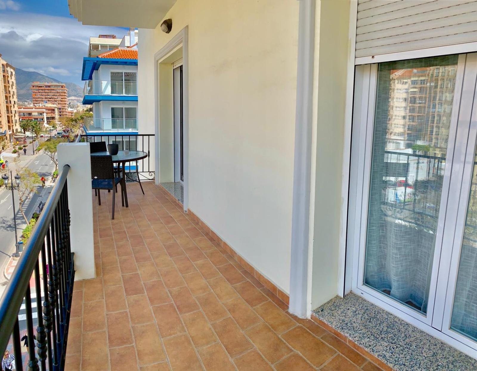 Apartamento Capri Los Boliches Wifi Gratis Beach 100M Фуeнхирола Екстериор снимка